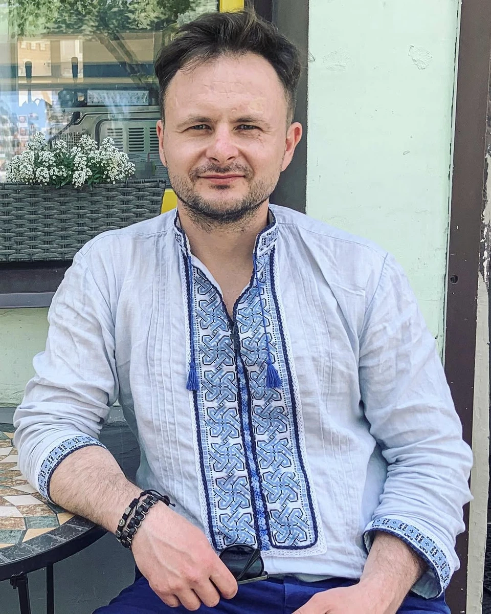 Роман Ясіновський у вишиванці