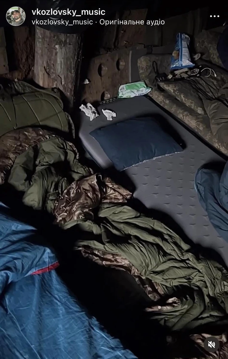 За паперовими хустинками можна впізнати спальне місце Віталія, який потерпає від алергії