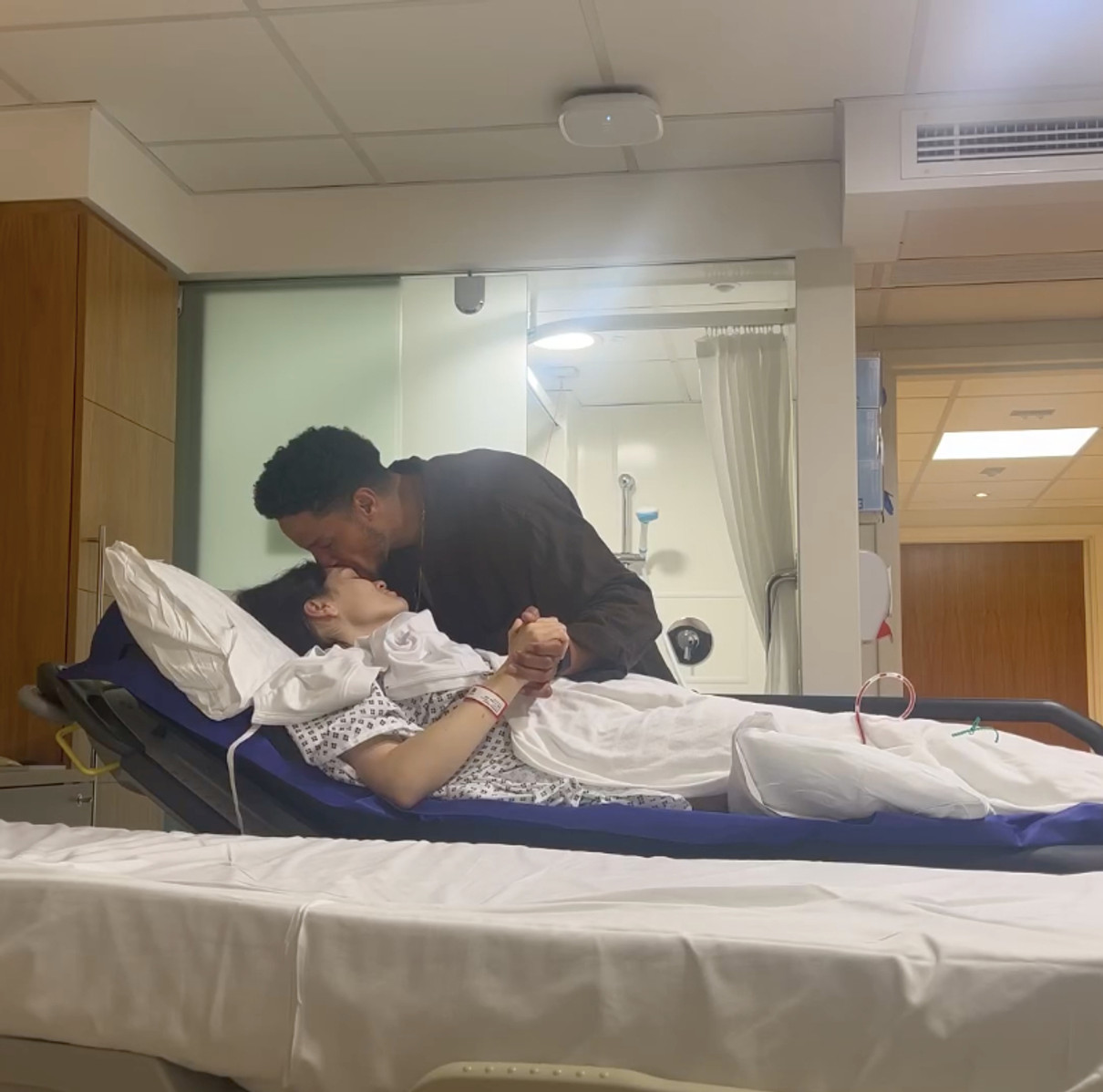 Джессі Джей замилувала, як її коханий підтримував її після операції