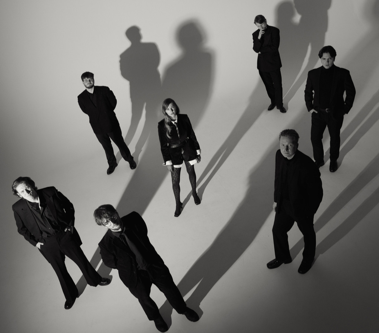 Гурт Schmalgauzen разом із KOLA попозували для реклами спільної пісні