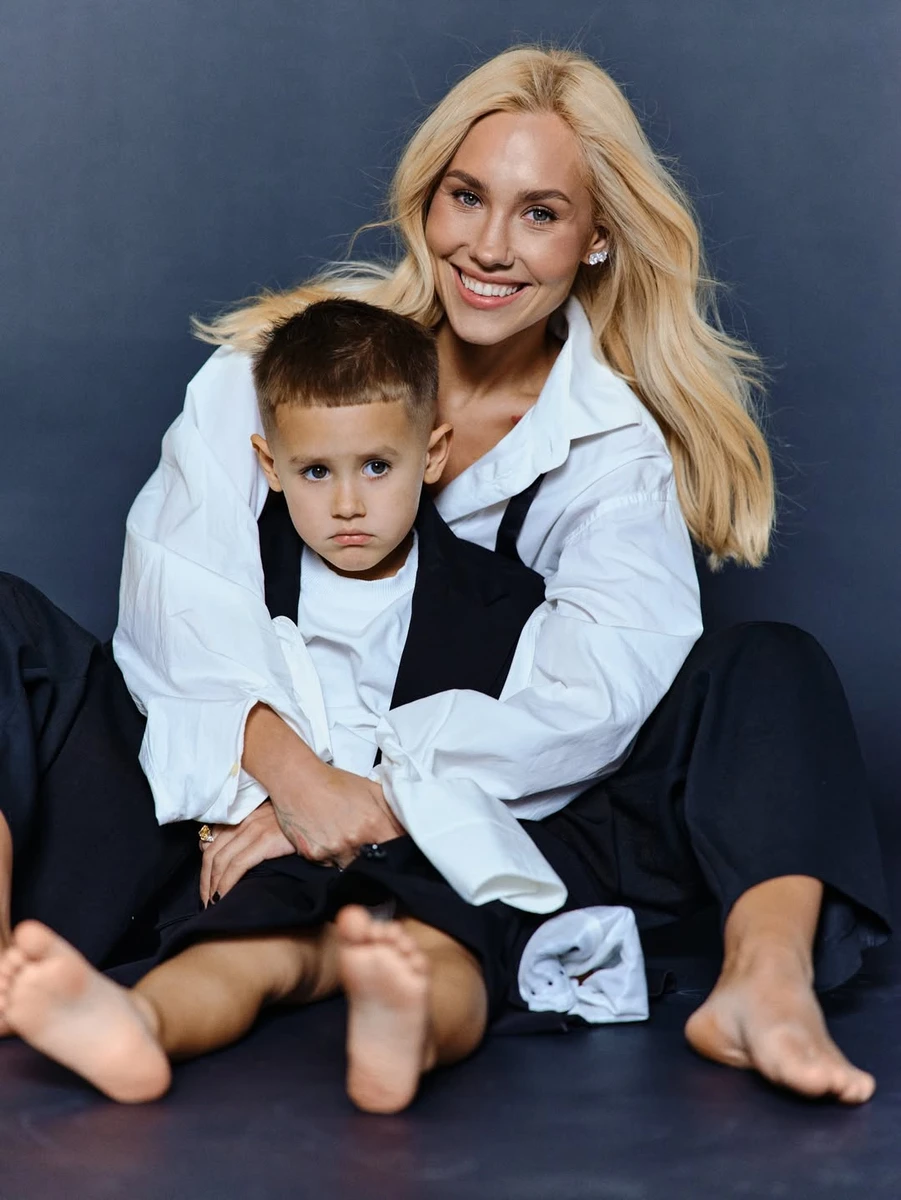 Даша Квіткова наробила смішних фото з сином у студії