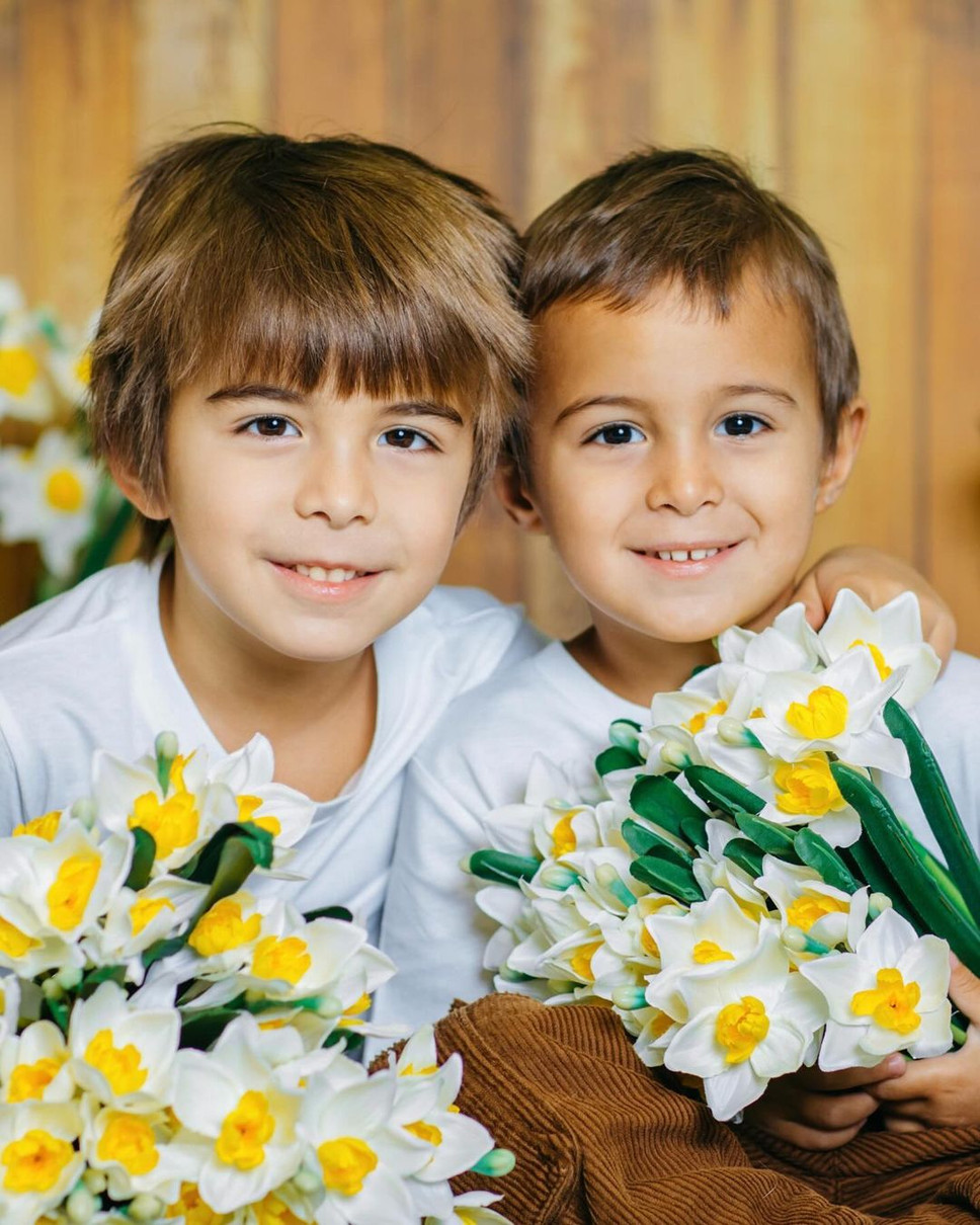 6-річний Емір (зліва) та 3-річний Селім (з права)