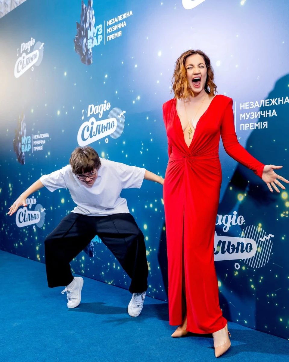 Оля Цибульська нарила смішних фото з 11-річним сином на хіднику