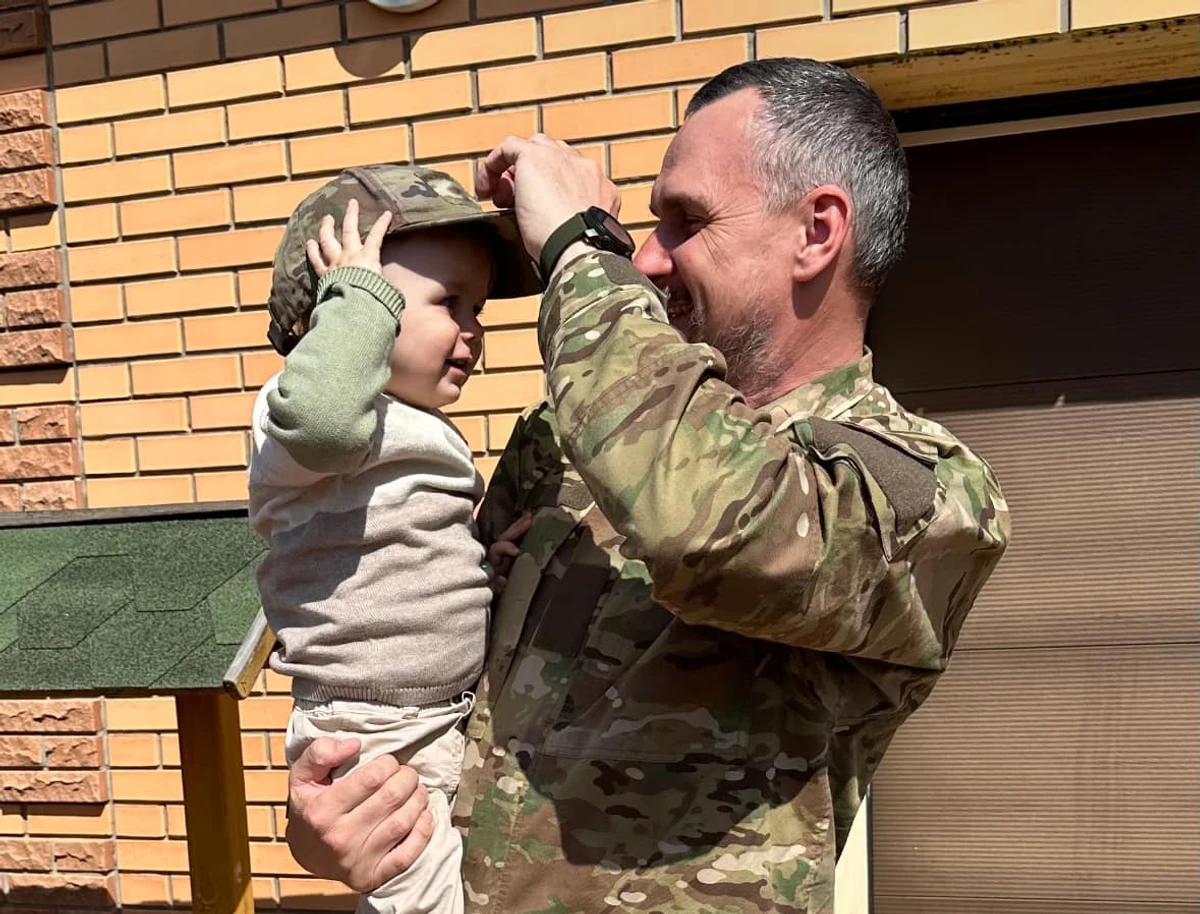 Здається, Дем'ян віджав у тата кашкет