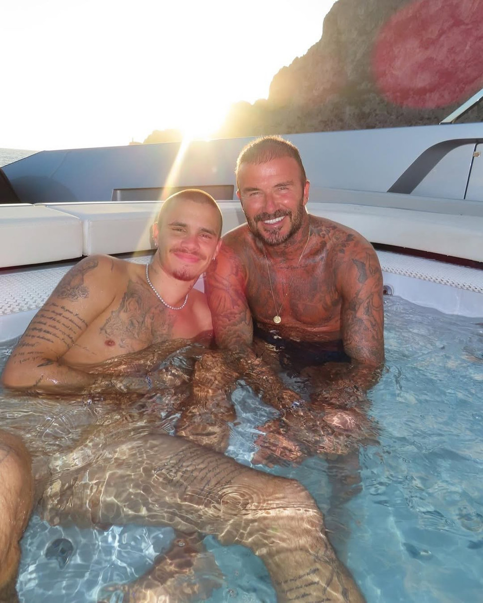 Девід Бекхем з сином з голим торсом посидів у джакузі