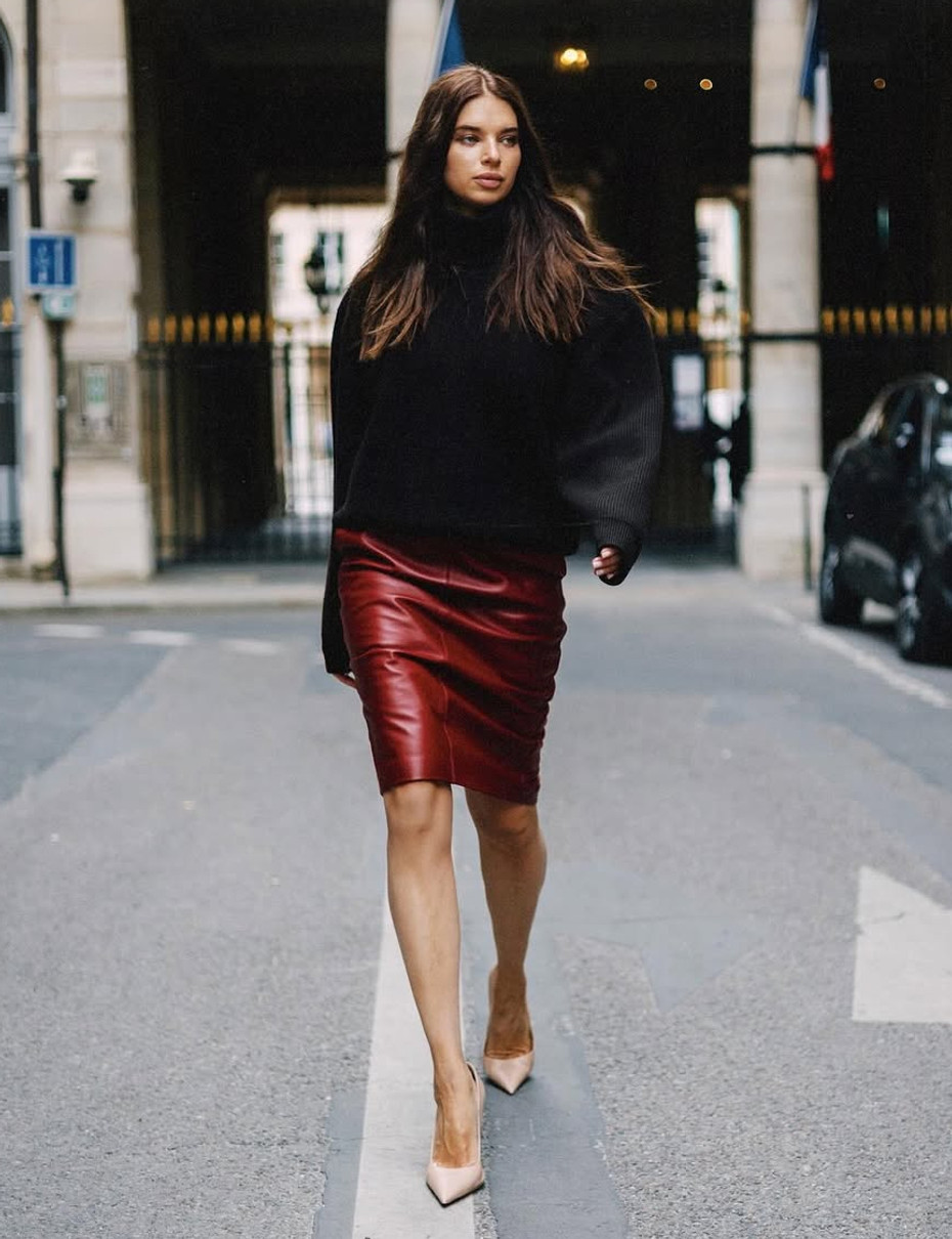 Катерина Усик у шкіряній спідниці ефектно попозувала у Парижі