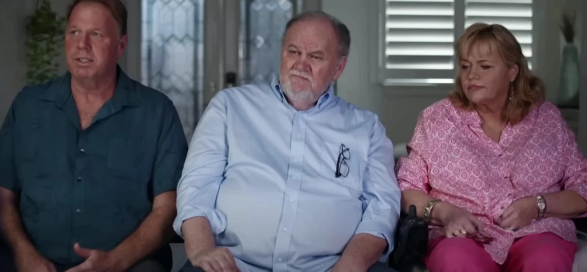 Батько Меган зі старшими дітьми на фото