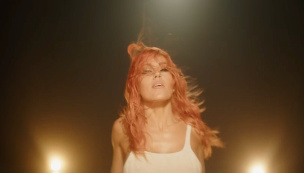 Олена Тополя влаштувала драйвові танці в кліпі на нову пісню