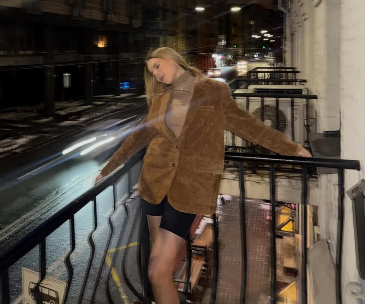 Донька Кравець у шортах блиснула ногами у нічному Києві