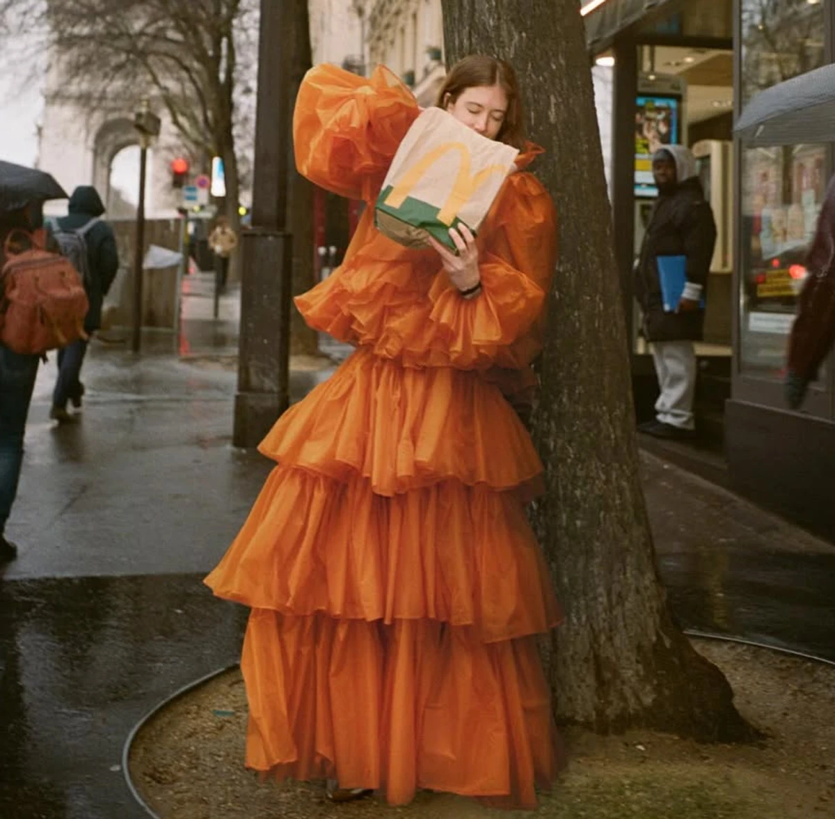 Донька Ніколь Кідман наробила яскравих фото на вулицях Парижу