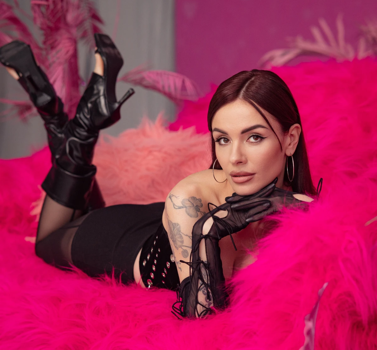 MamaRika у сексі луці зняла кліп про пошук чоловіка