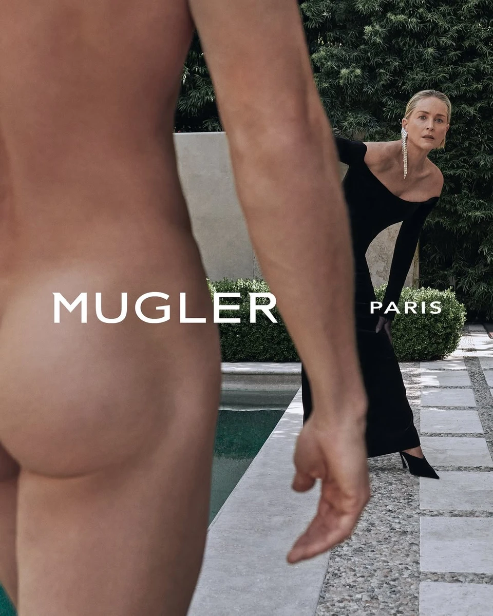 Шерон Стоун у розкішній сукні попозувала біля оголеного чоловіка