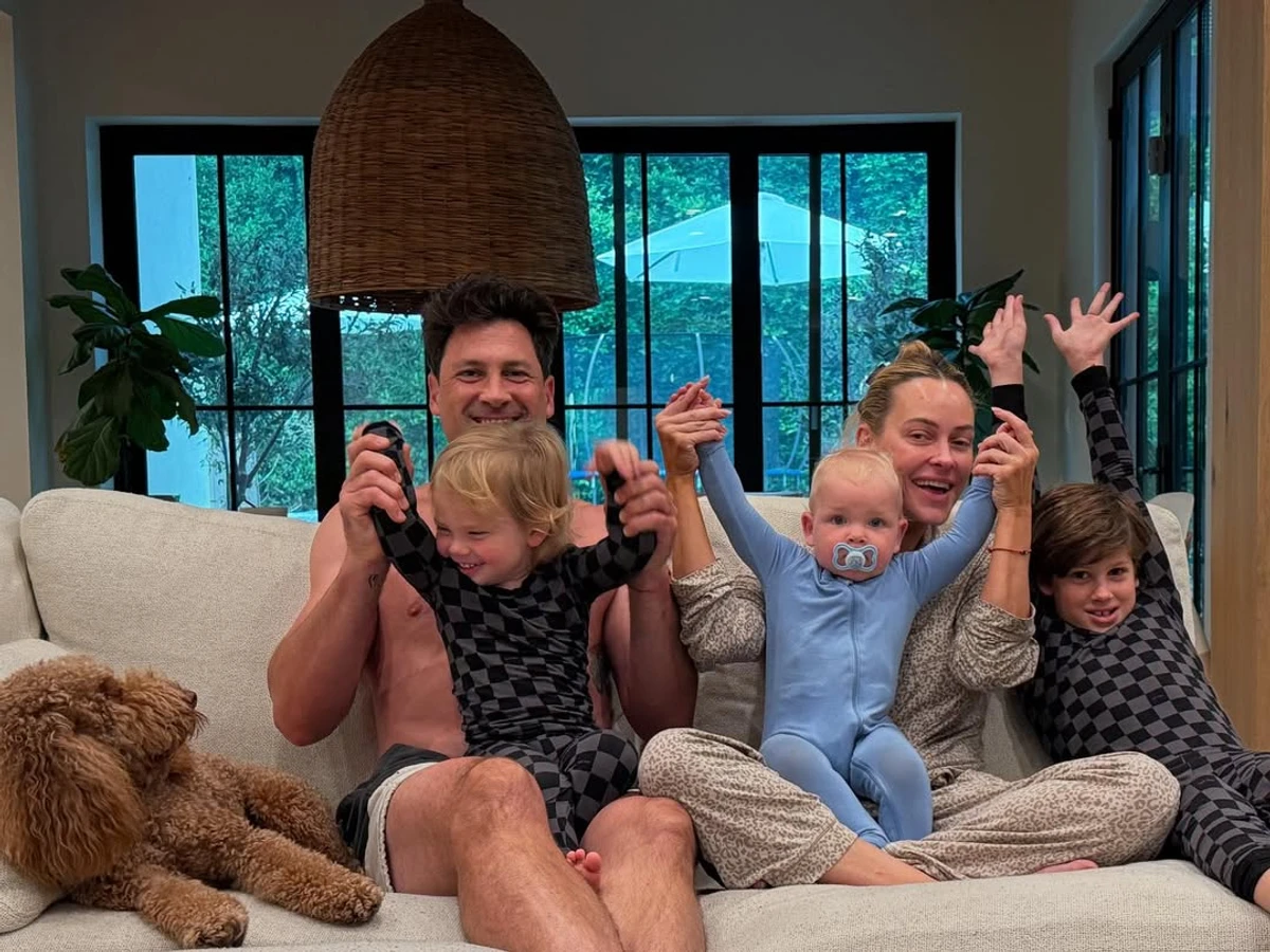 Макс Чмерковський потішив родинними фото з дружиною і синами