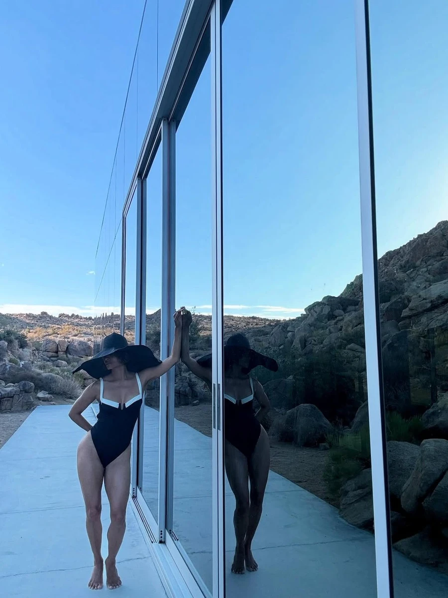 58-річна кінозірка хизується в мережі стрункою фігуркою, яку заробила регулярними тренуваннями