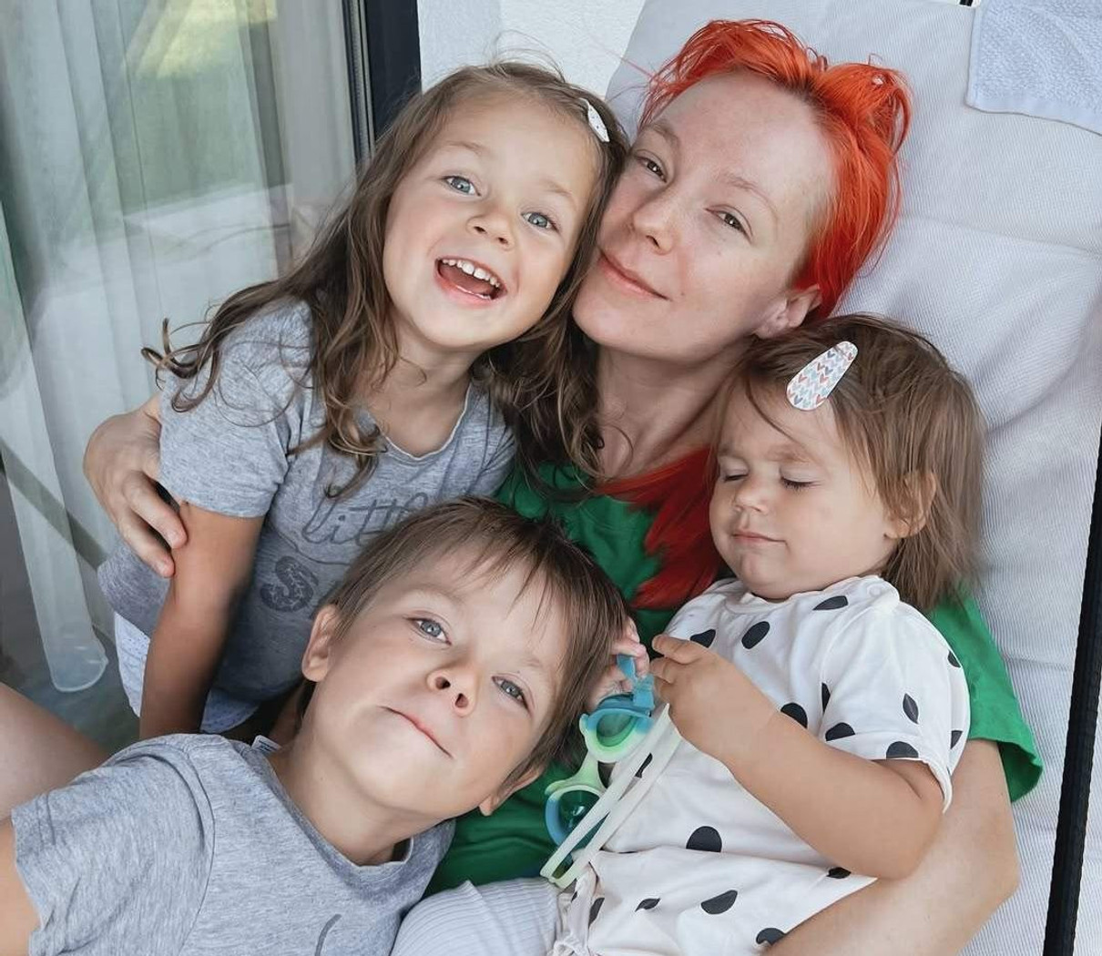 Світлана Тарабарова і її троє дітей