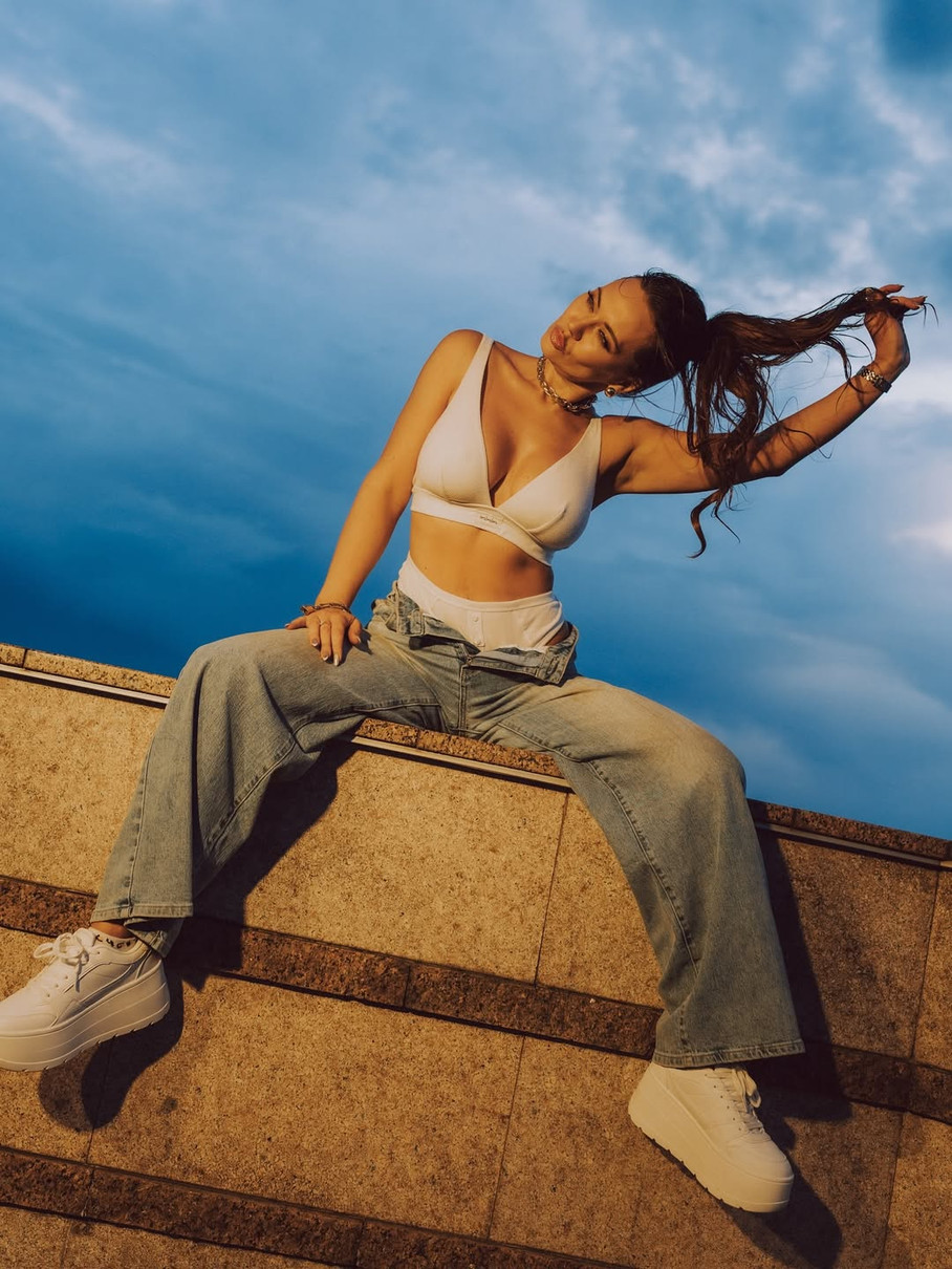 Анна Саліванчук попозувала для нових фото