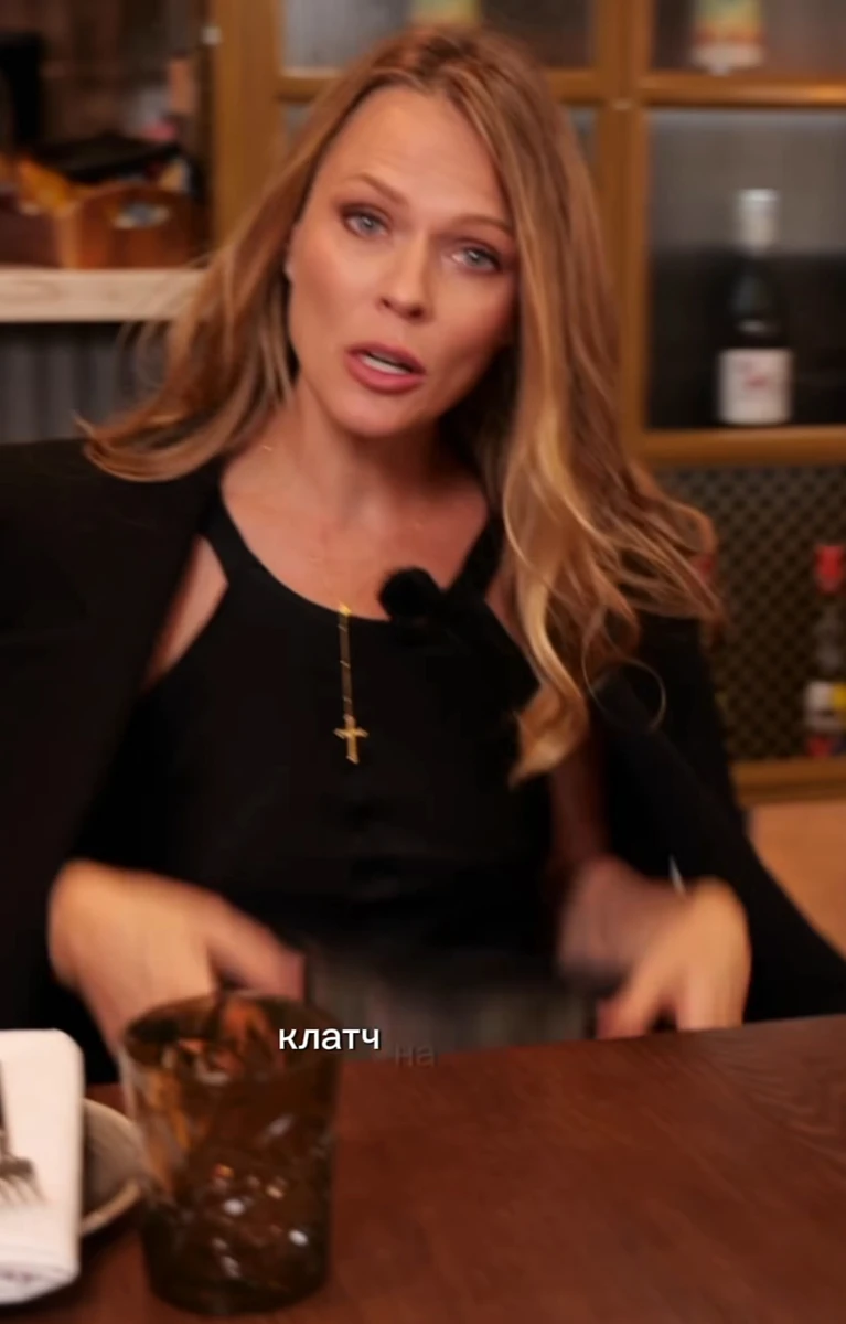 Де за етикетом зберігати сумку в ресторані - пояснила Оля Фреймут