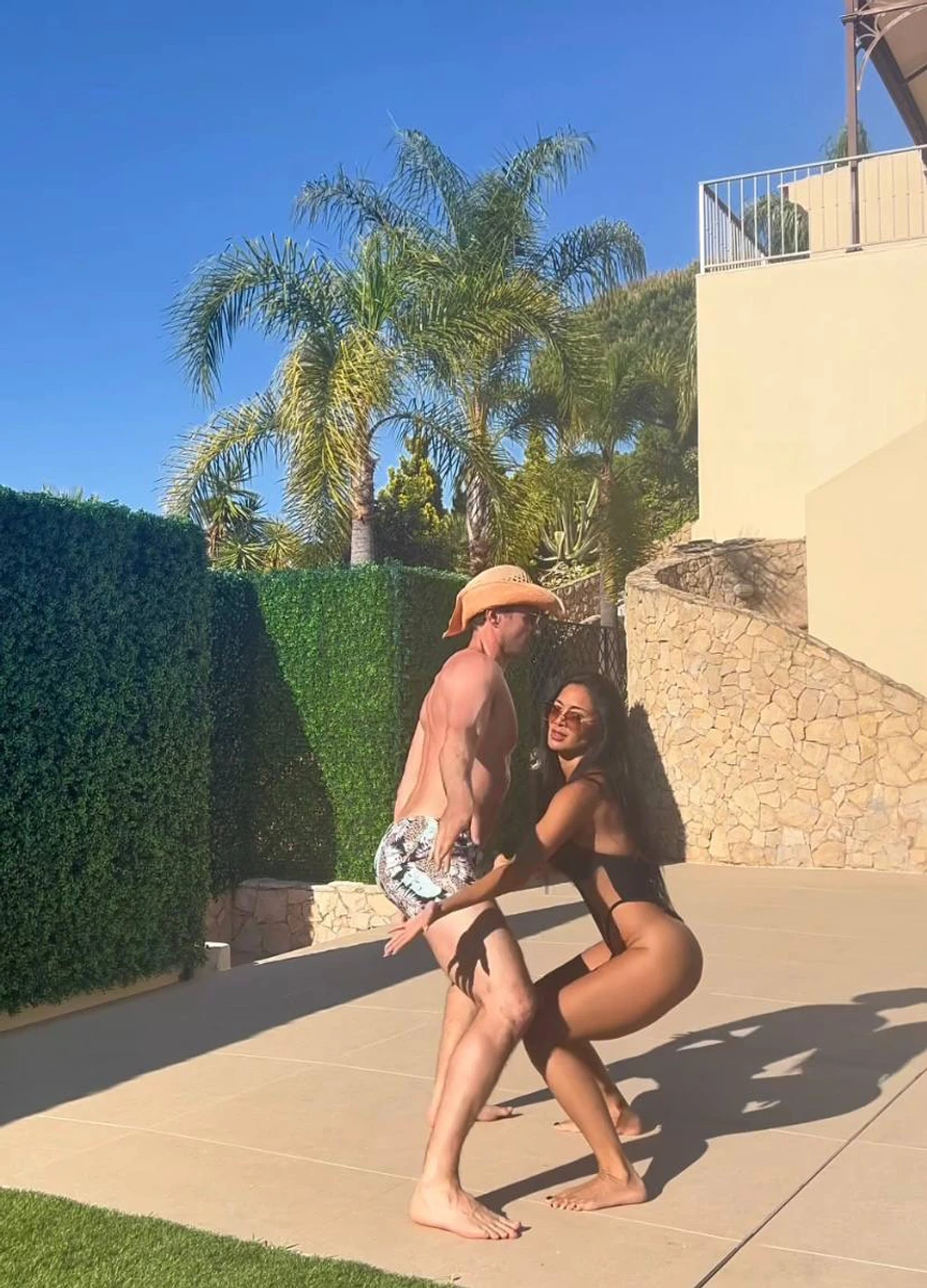 Ніколь з нареченим подуркували у танці