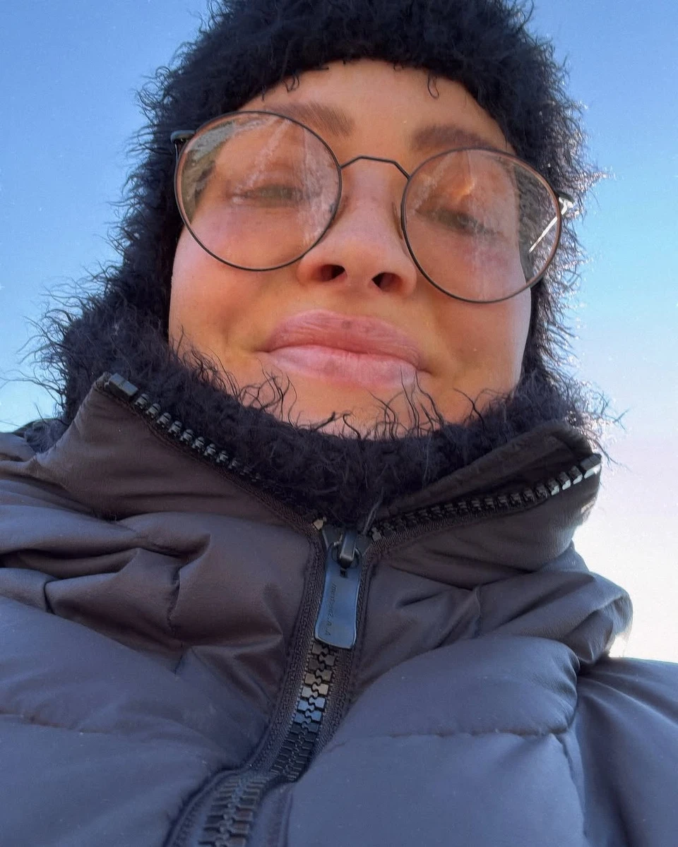 Даша Астаф'єва показала усміхнене фото