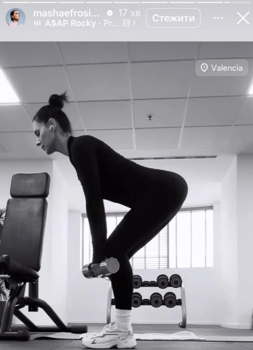 Маша Єфросиніна з гантелями позаймалася