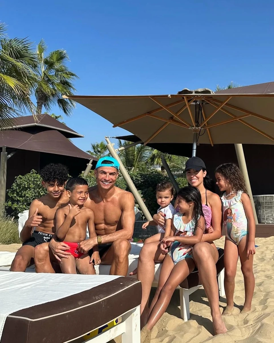 Роналду показав кохану з дітьми