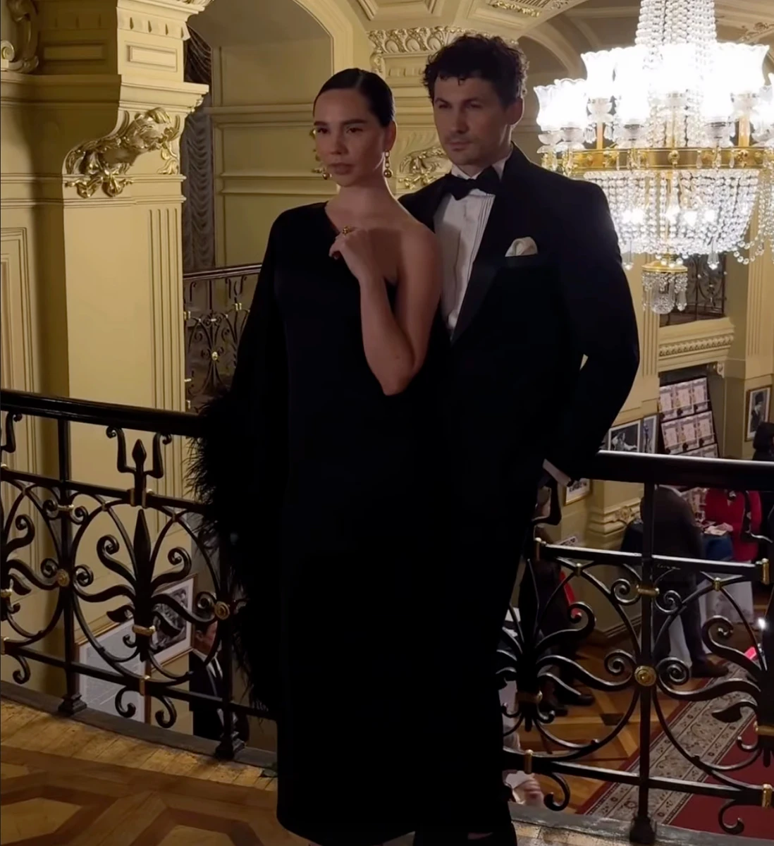 Наталія Татарінцева і Євген Кот в чорних луках попозували на концерті Монатіка