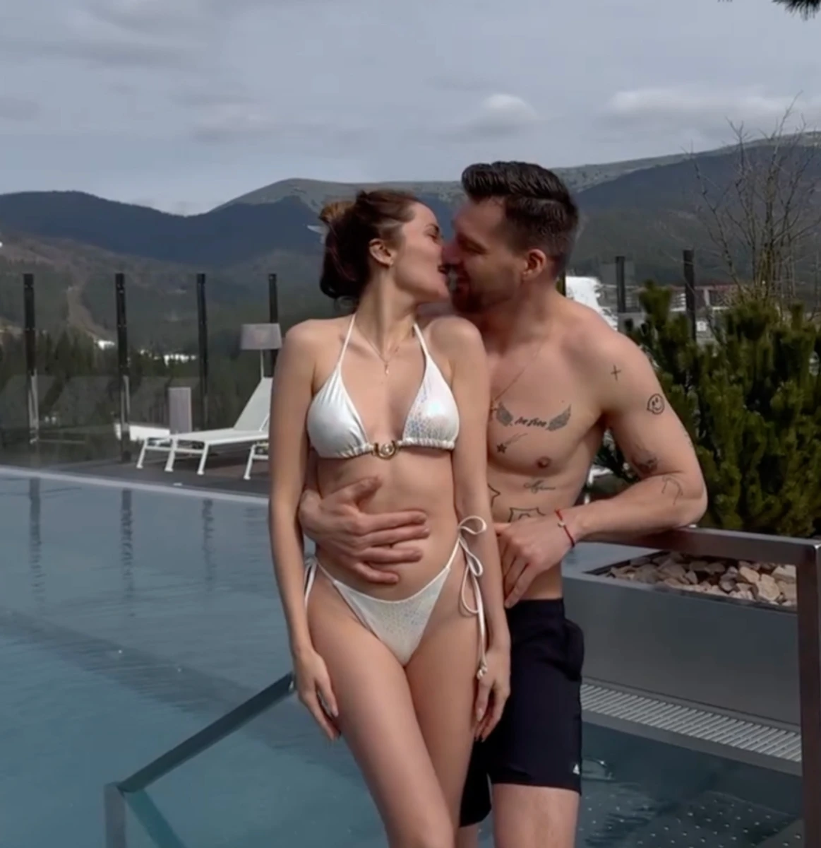 Наталка Денисенко у бікіні поцілувалася з бойфрендом