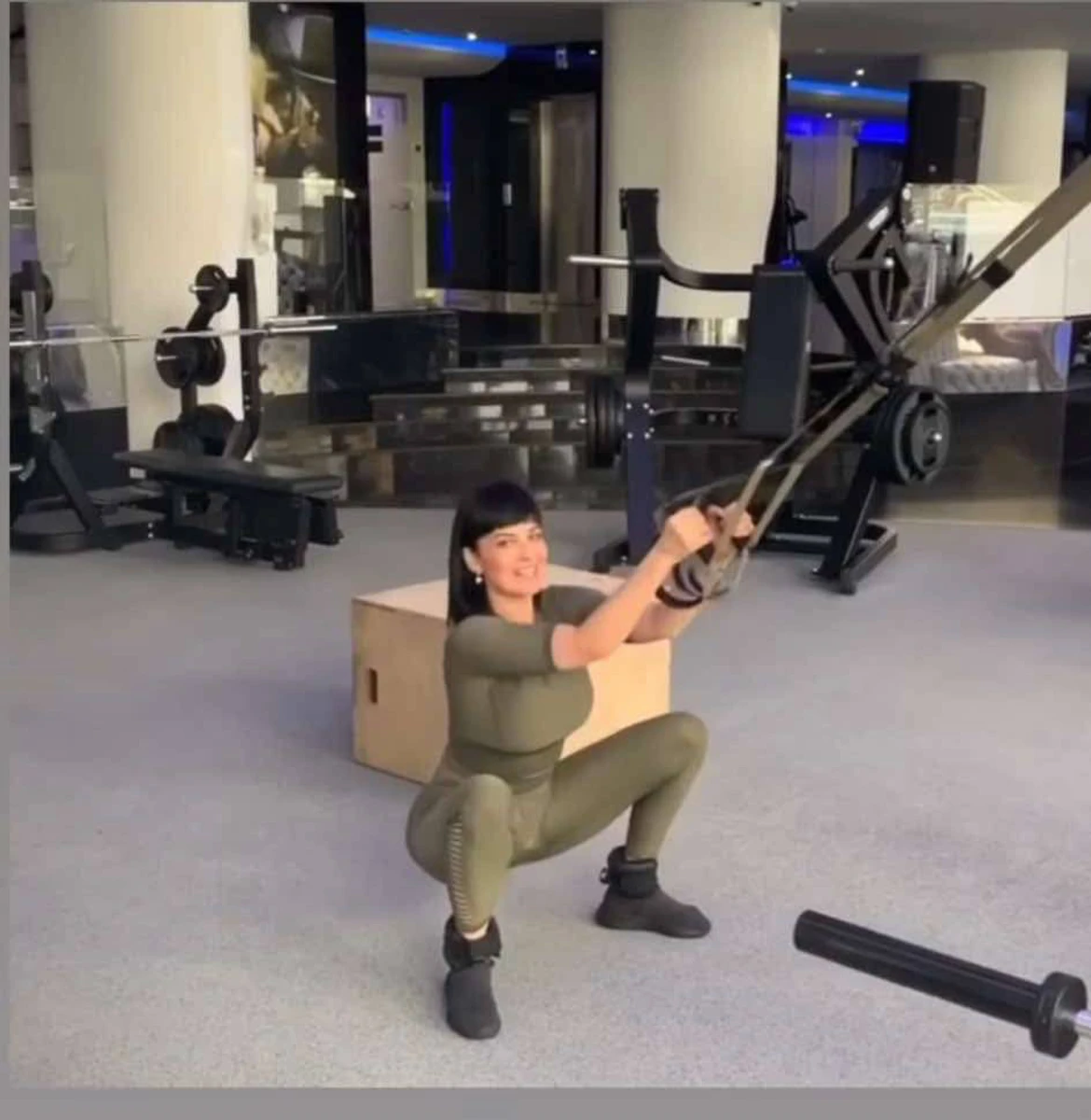 Ексучасниця гурту Nikita за тренажерами