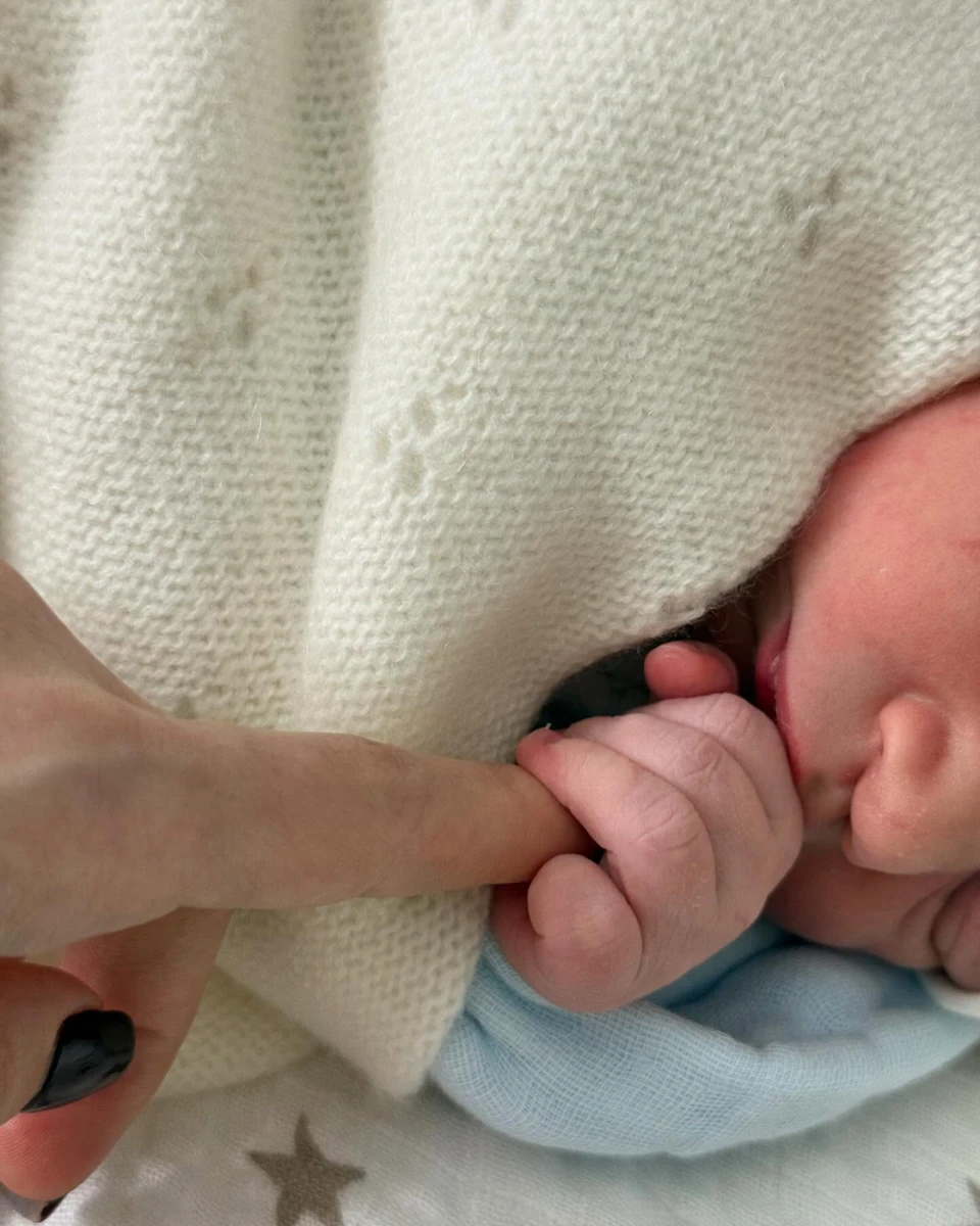 Син Яни Суркіс