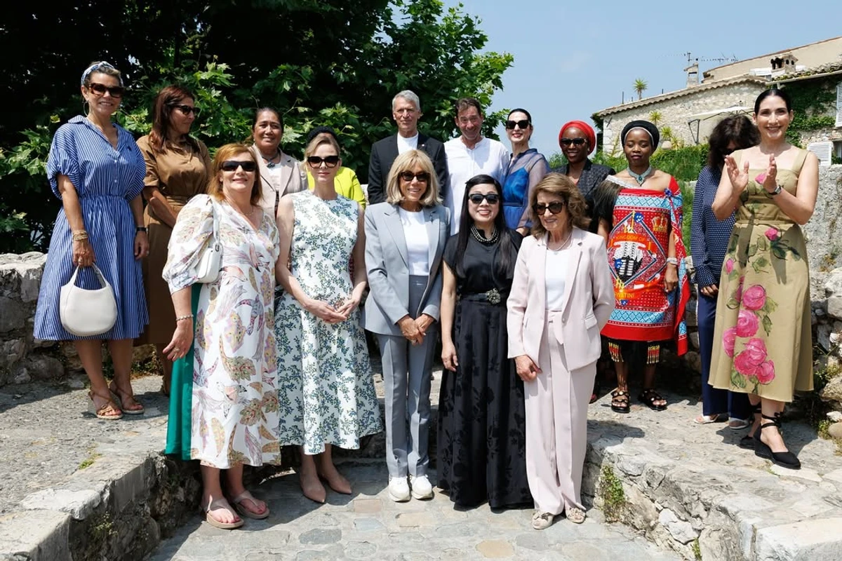 Княгиня Монако з дружиною Макрона відвідала офіційні прийоми