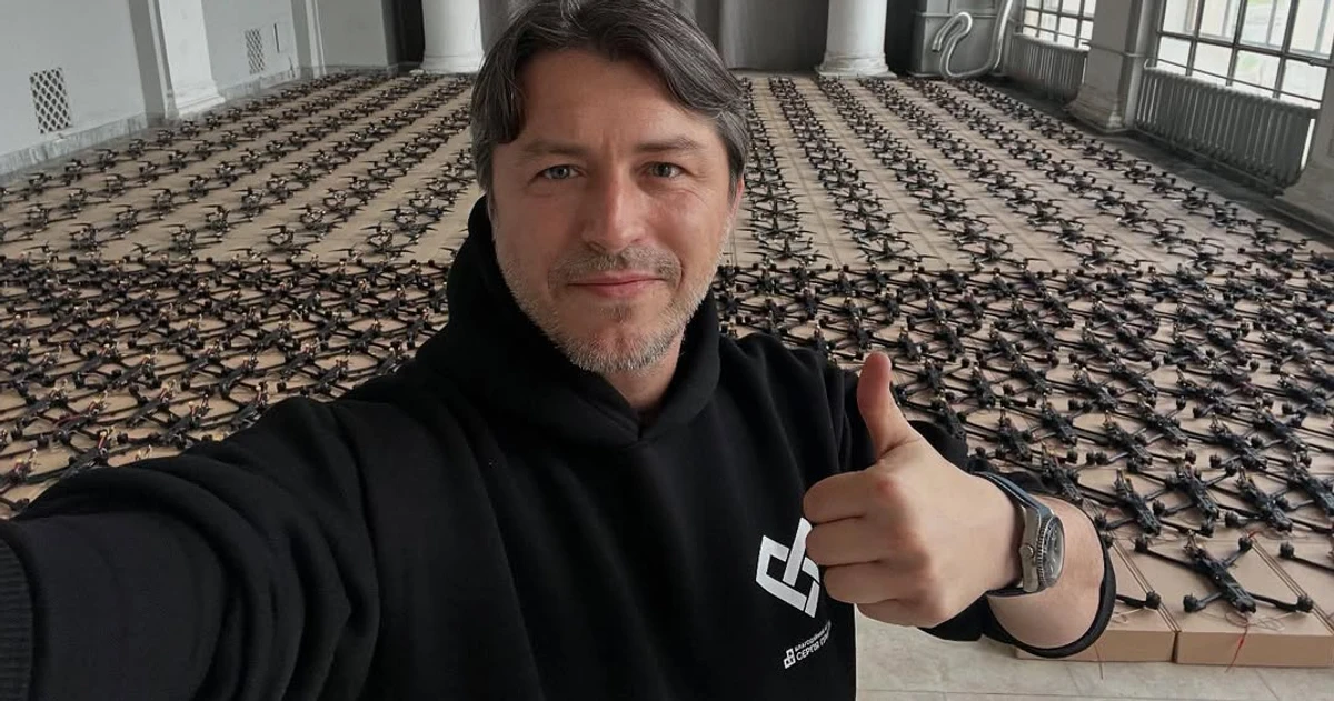 Сергій Притула робить селфі з дронами