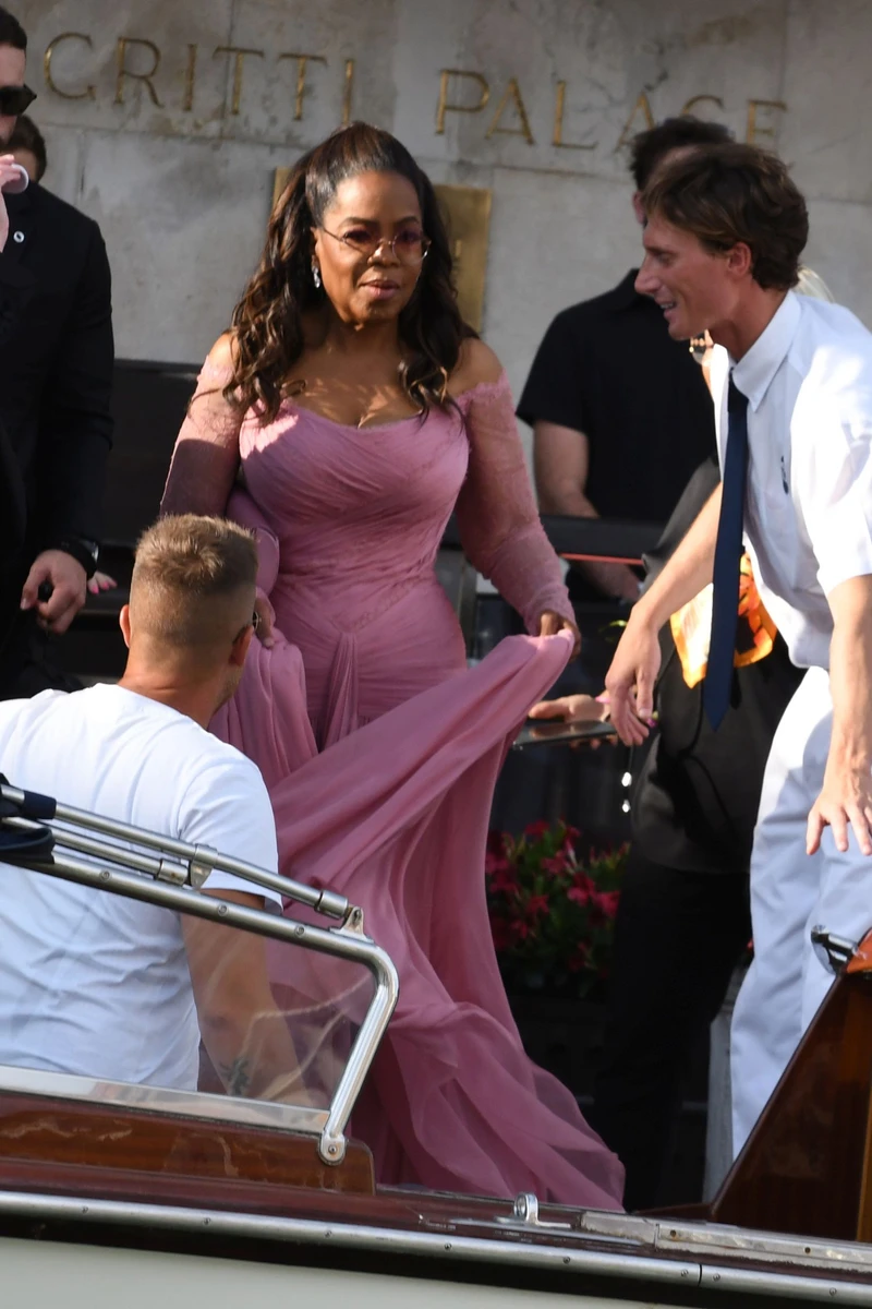 Опра Вінфрі на весіллі Безоса і Санчес