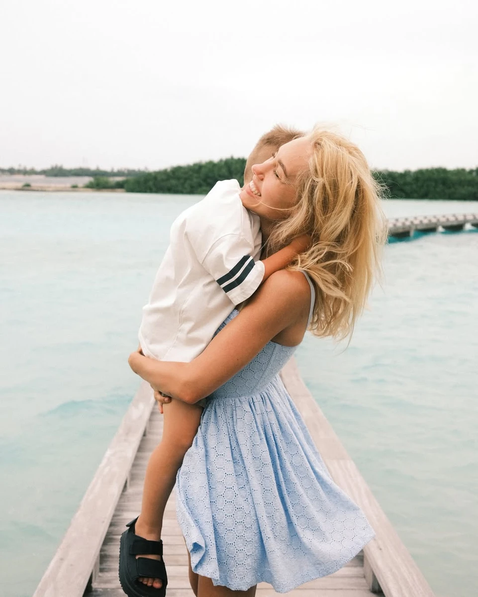 Даша Квіткова наробила фото з сином