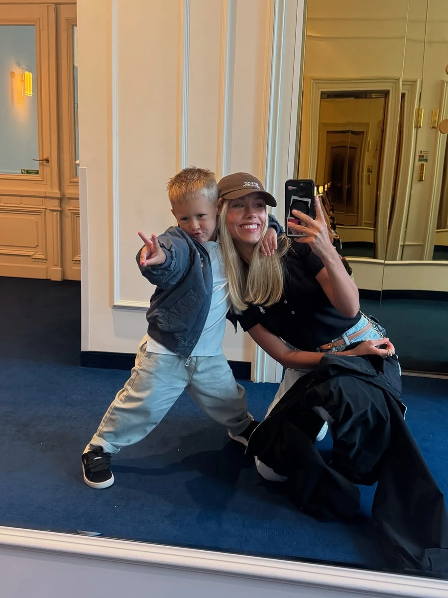 Даша Квіткова наробила веселих фото з сином