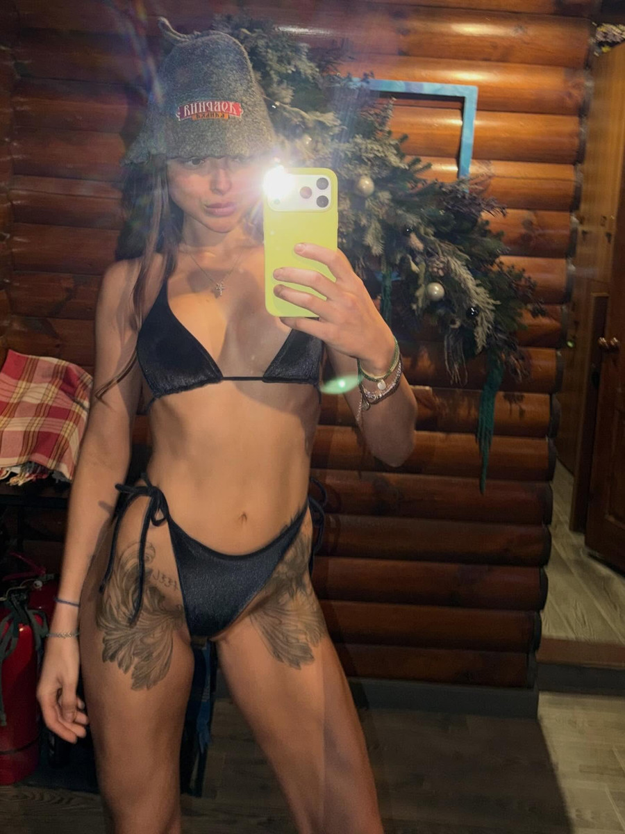 Соня Морозюк у купальнику