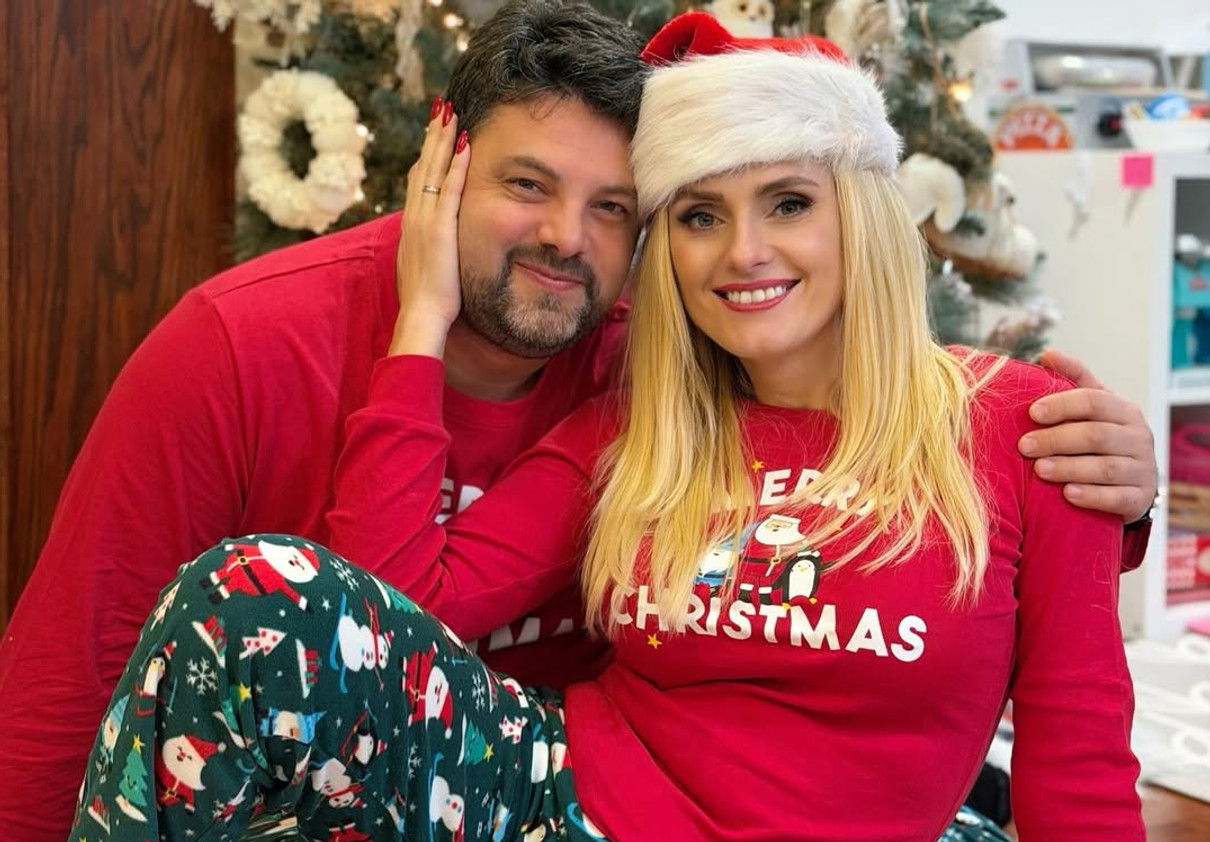 Ірина Федишин позує для фото з чоловіком