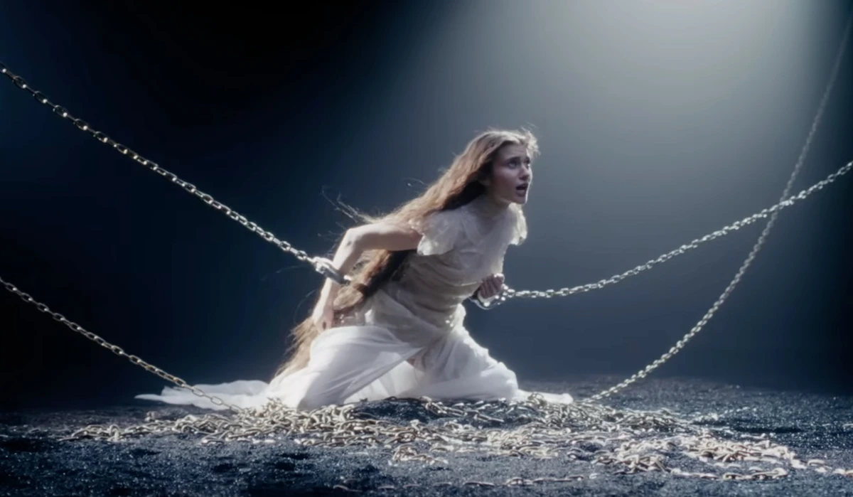 Jerry Heil в кайданах емоційно поспівала молитву в кліпі для Нацвідбору