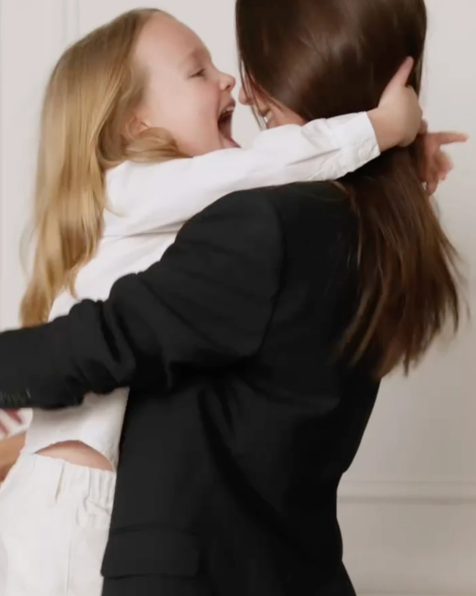 Емілі Ратаковскі наробила милих фото з сином для реклами