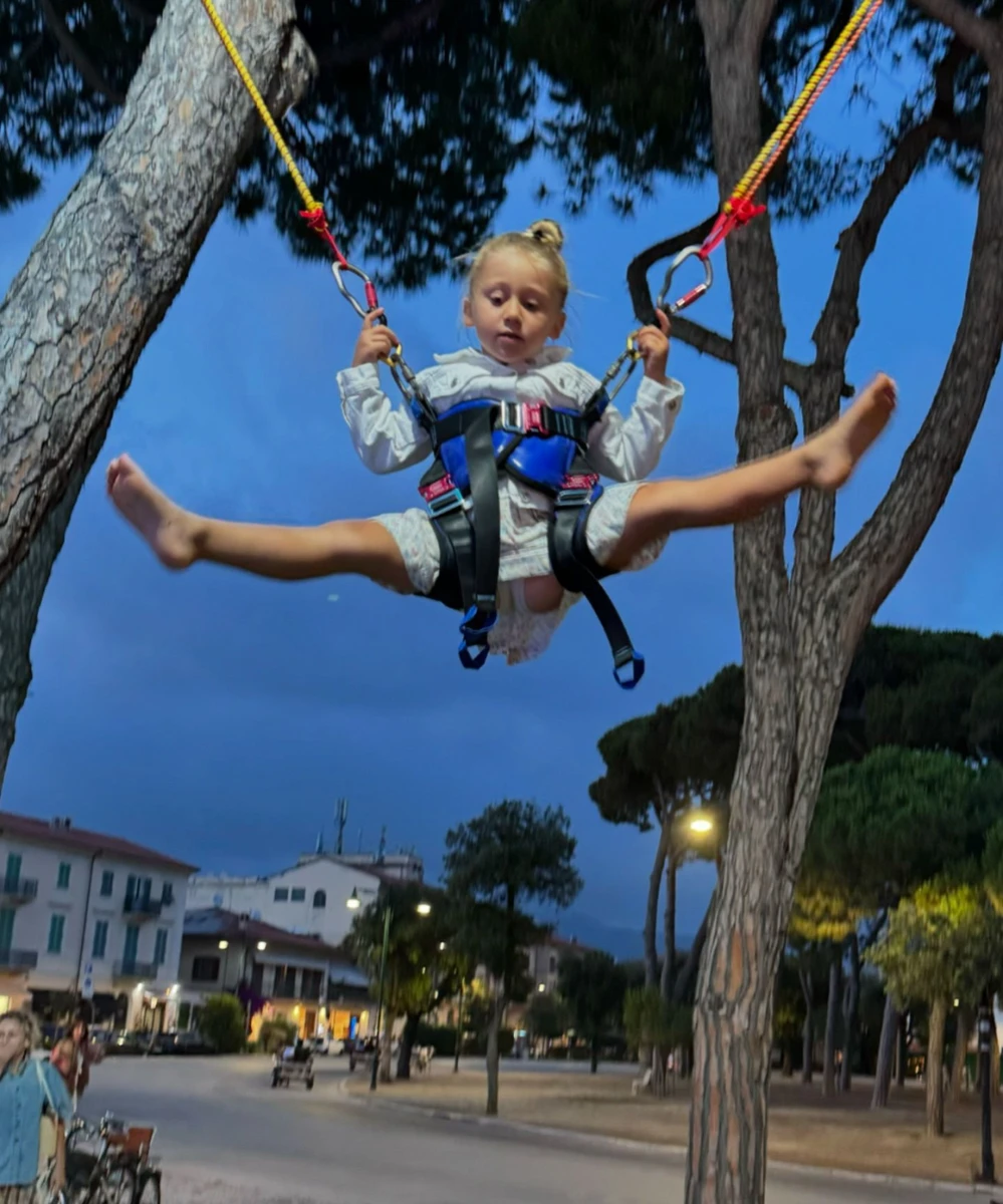 Донька Санти зависла у повітрі