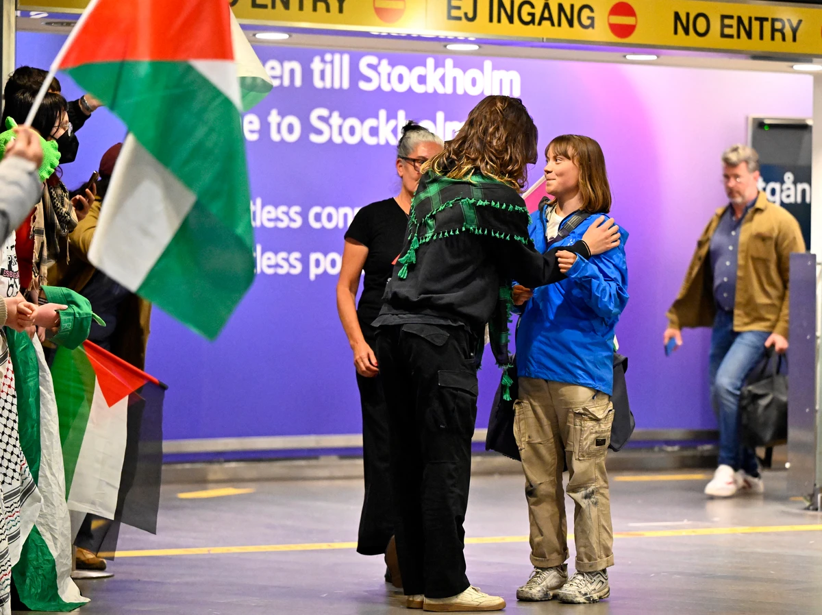 Грета Тунберг обійняла бойфренда після депортації з Гази