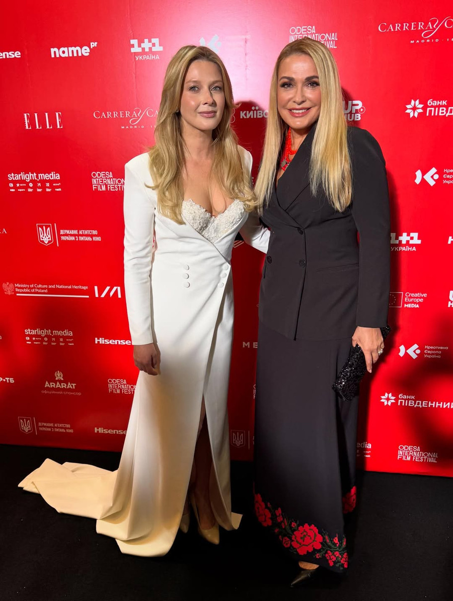 Ольга Сумська і Любава Грешнова разом попозували на кінофестивалі ОМКФ