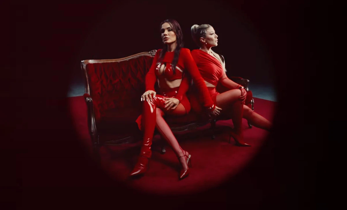 MamaRika та Alena Omargalieva у сексі луках заспівали про жіночі кордони