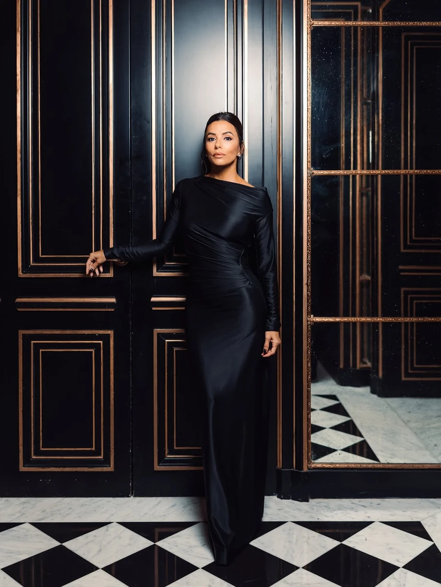 Єва Лонгорія попозувала для нових фото