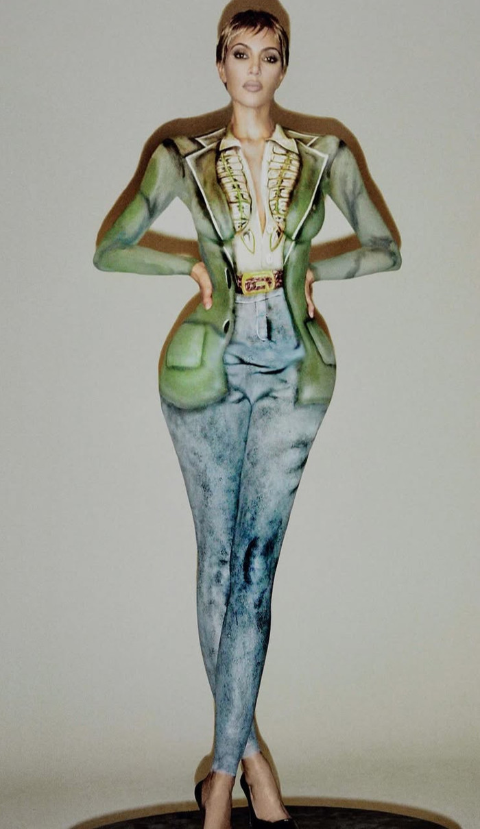 Кім Кардашян блиснула тілом зі спокусливим бодіартом