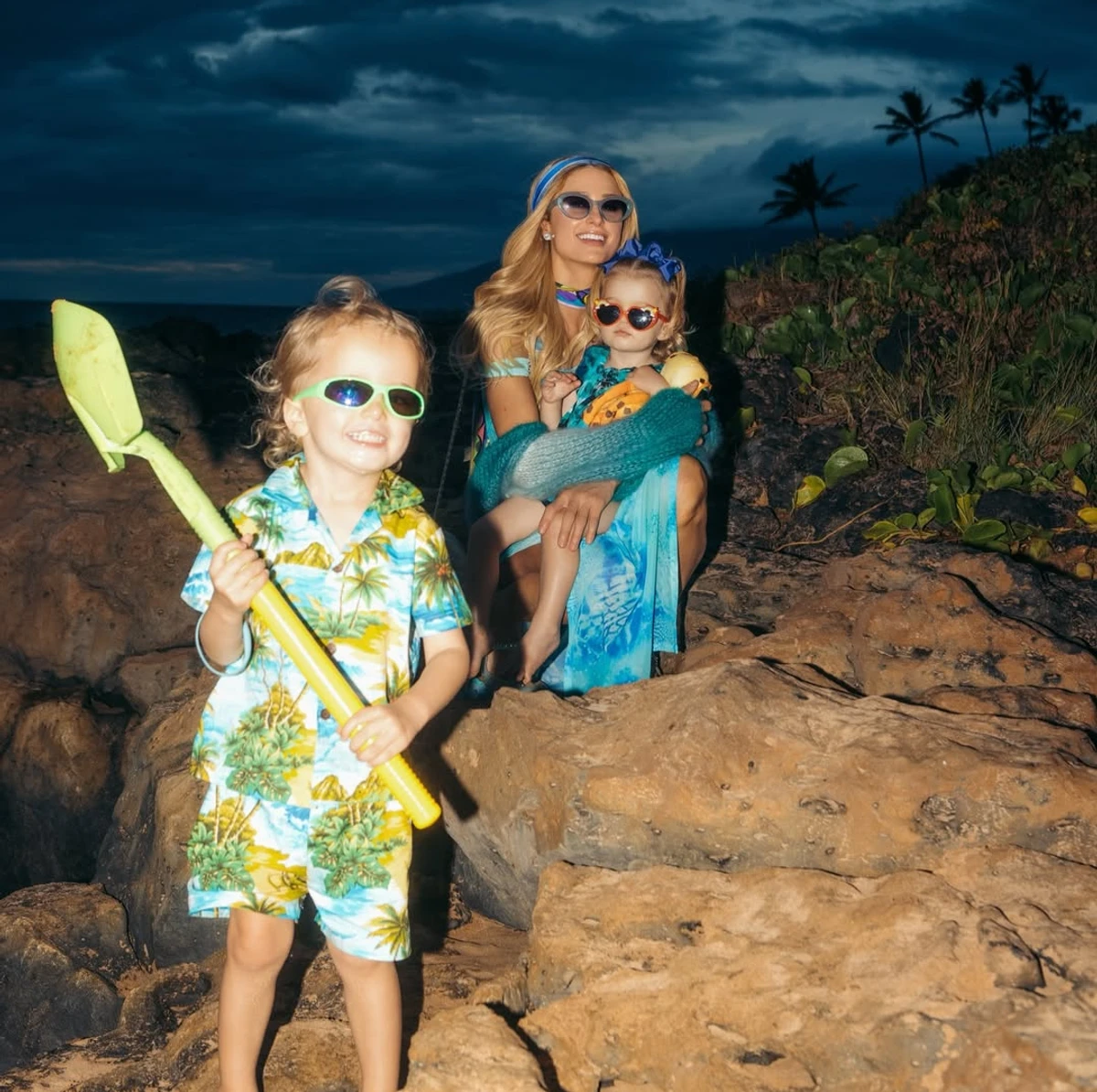 Періс Хілтон показала кумедні фото з дітьми на пляжі