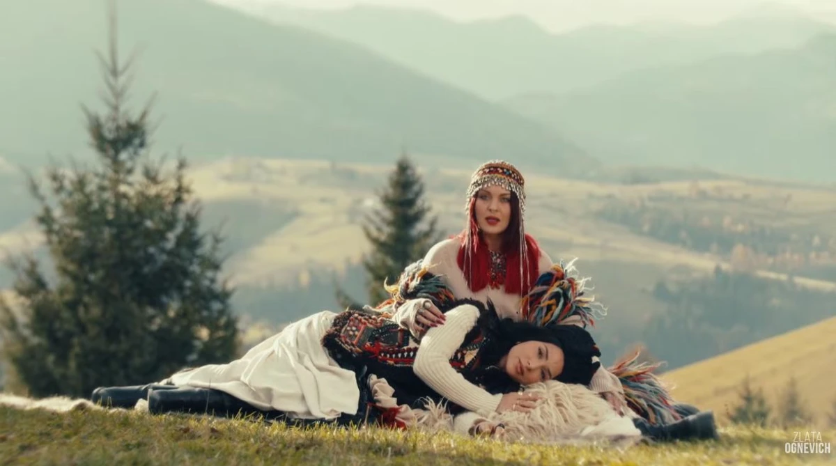 Злата Огнєвіч і Юлія Юріна в кліпі