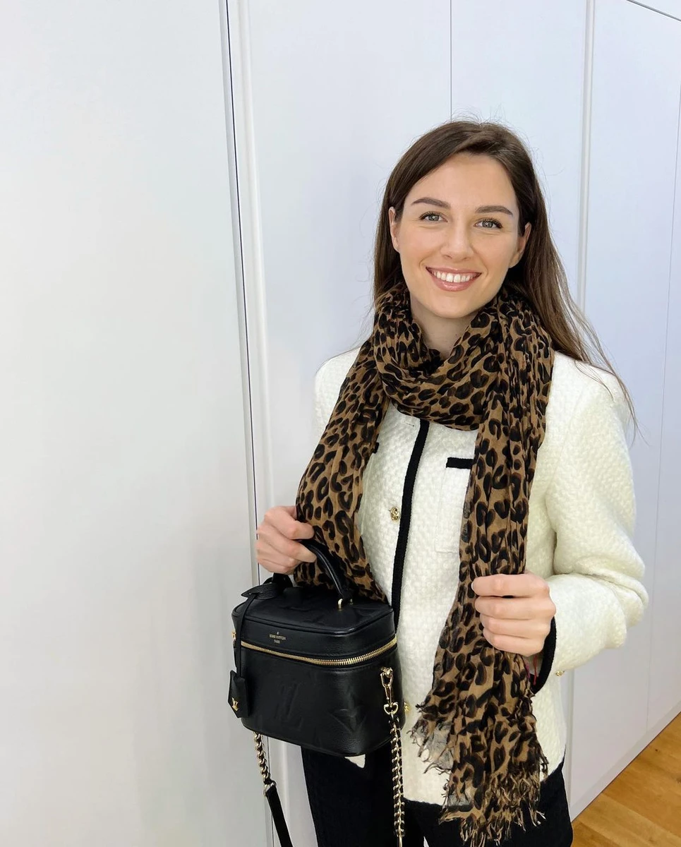 Христина Решетник з леопардовим шарфом