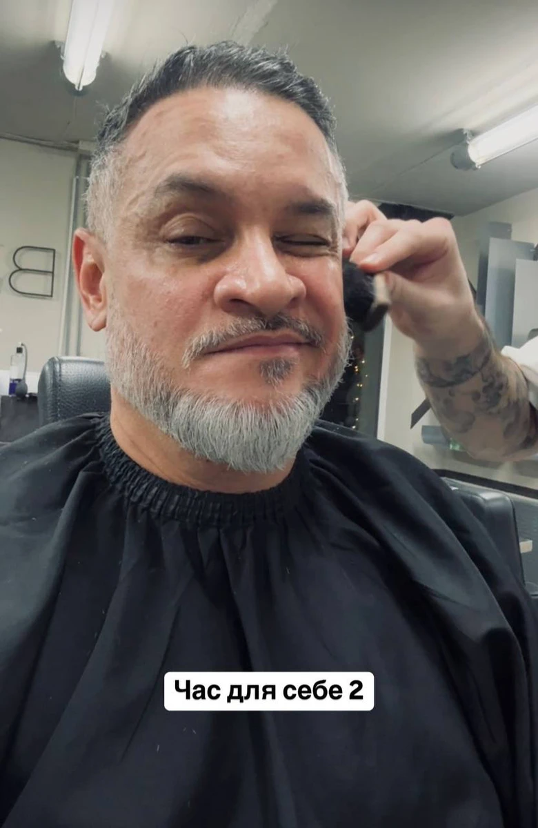 Хіменес-Браво у парикмахера