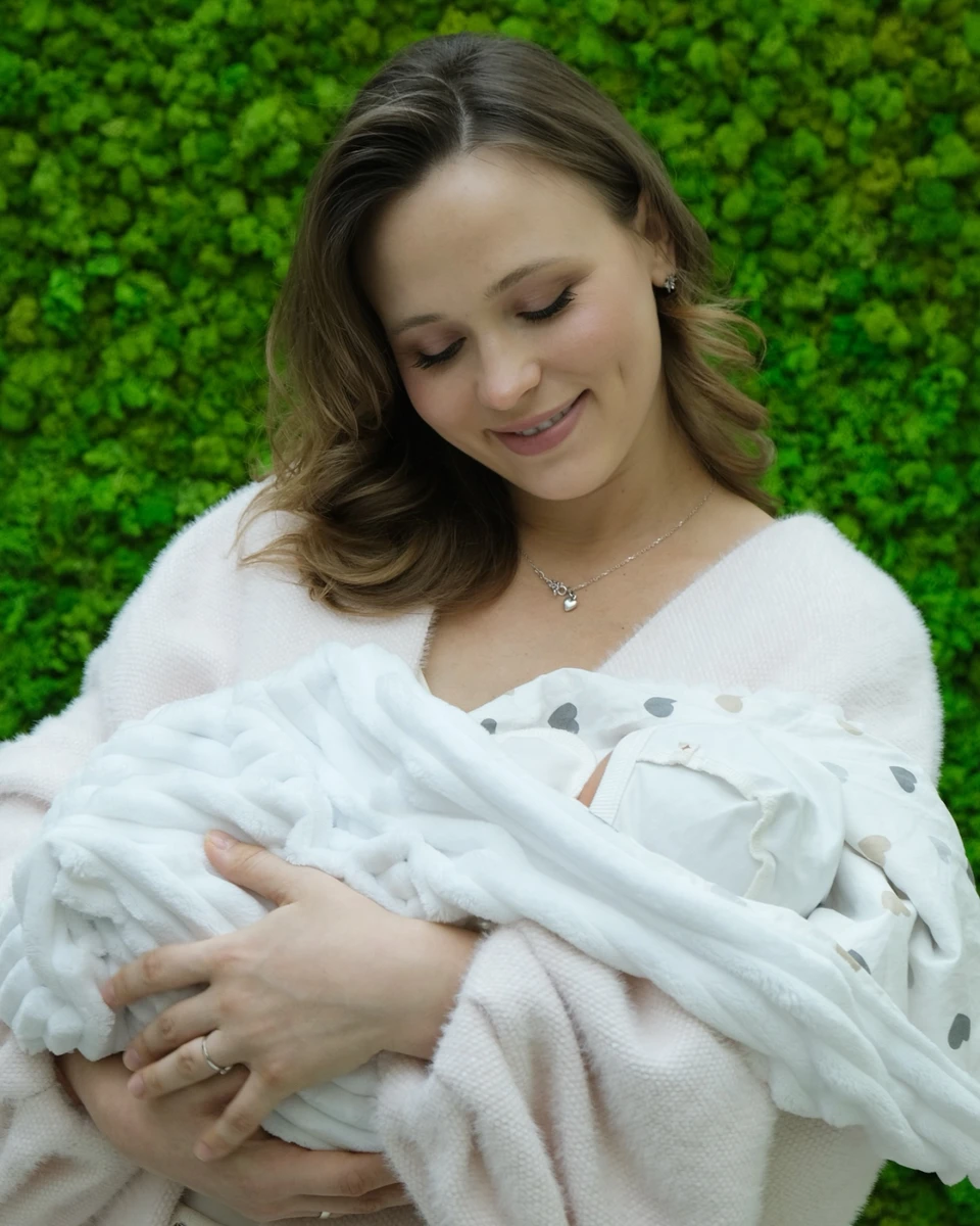 Кошмал з новонародженою дочкою