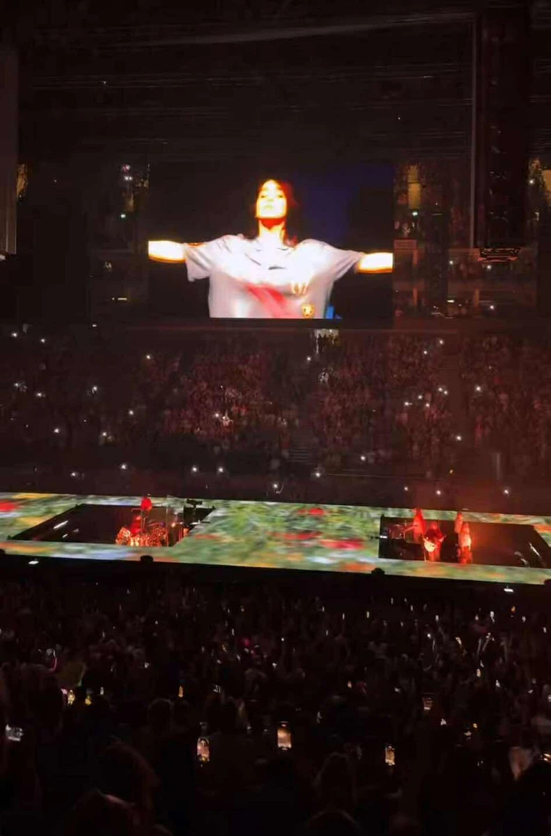 Оля Полякова показала сцену, на якій виступала Біллі Айліш